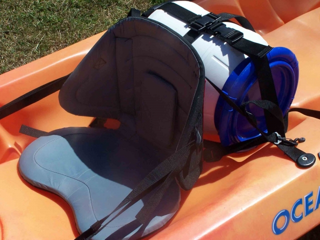  Waterproof bottle in the kayak 